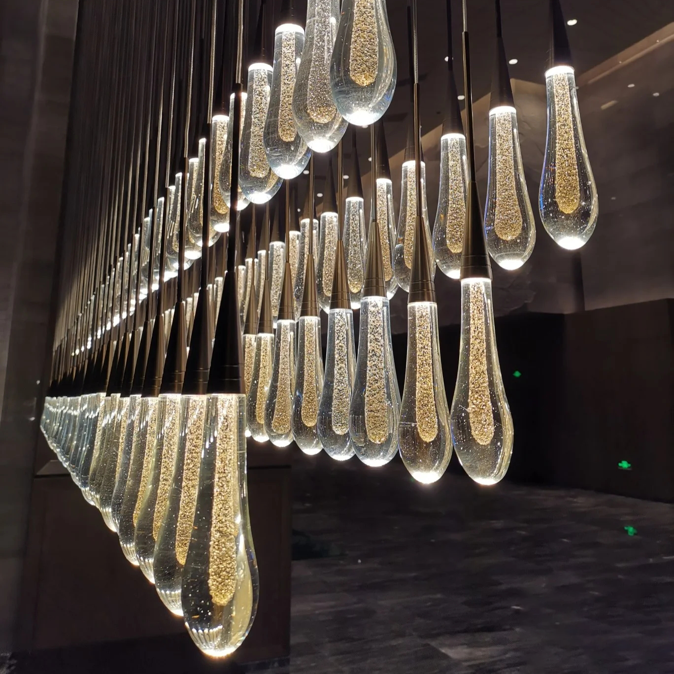 Solitaire Linear Chandelier 37"50"70"87"120"