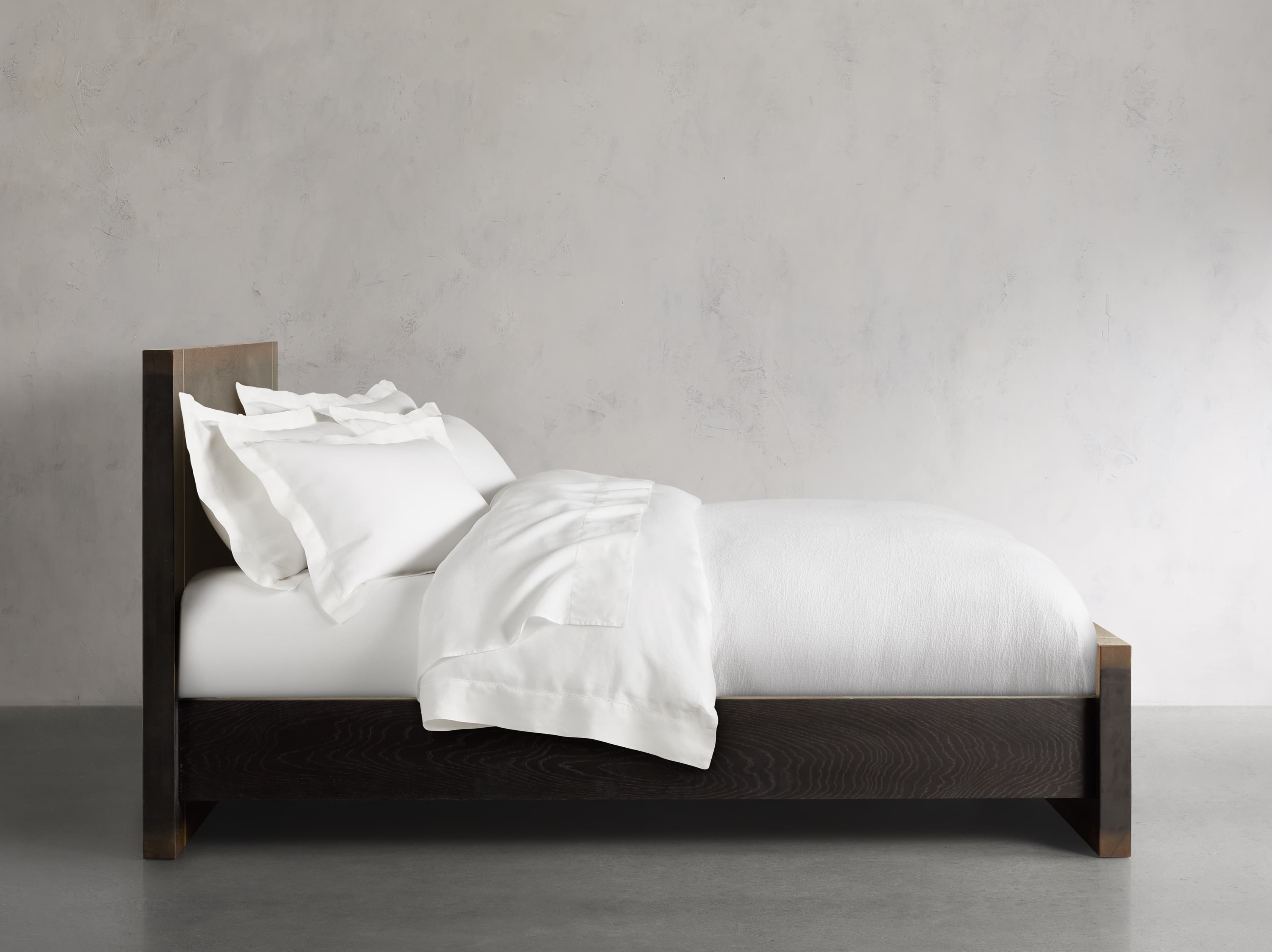 Mihaela Bed