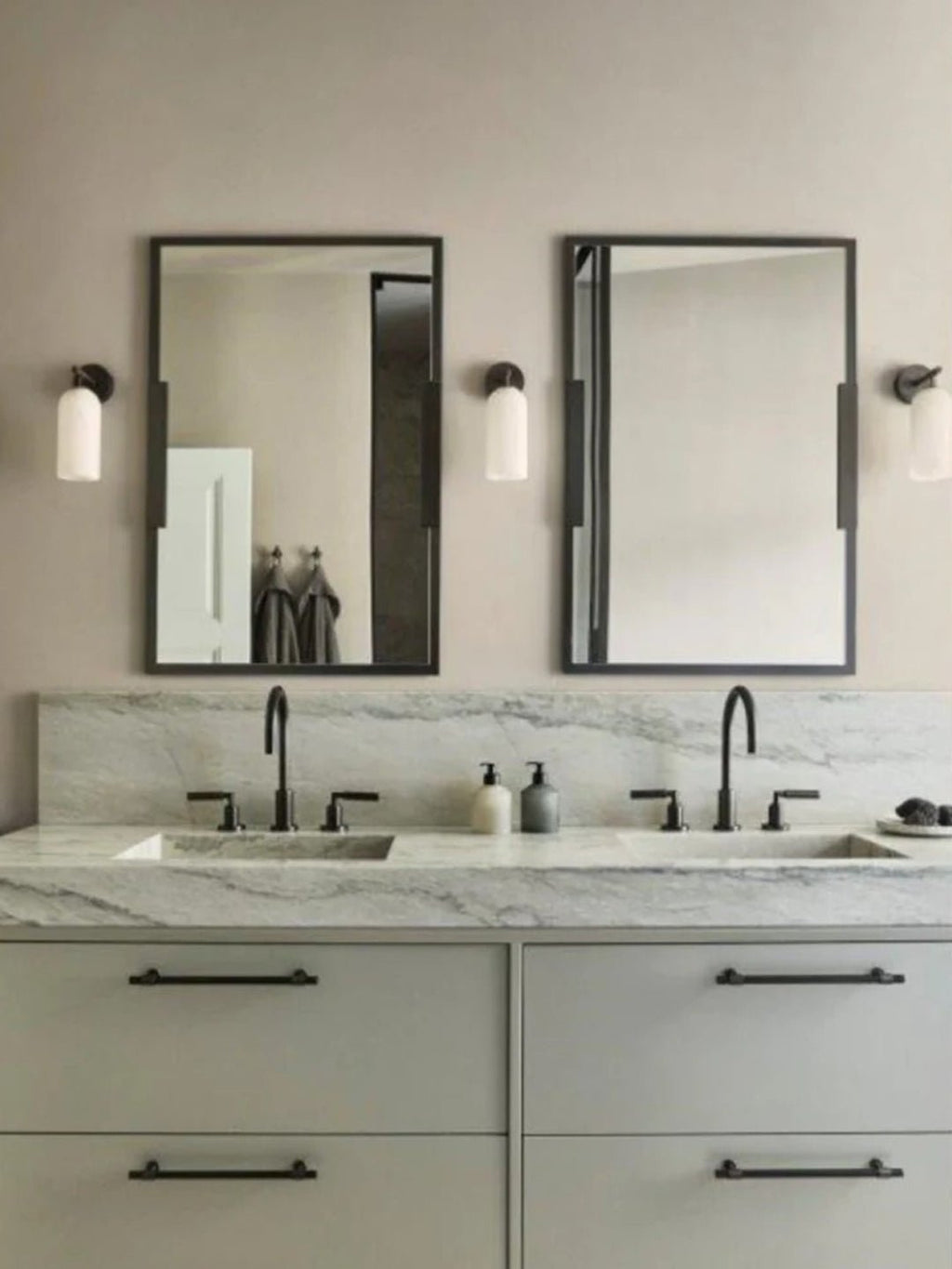 Alabaster Pillar Wall Sconce