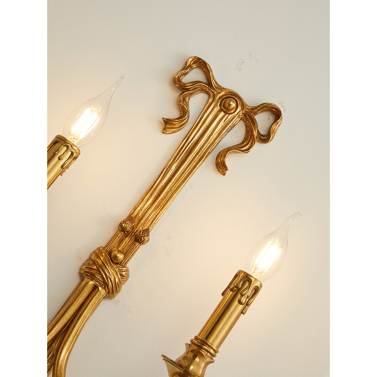 Cylora Brass Wall Lamp